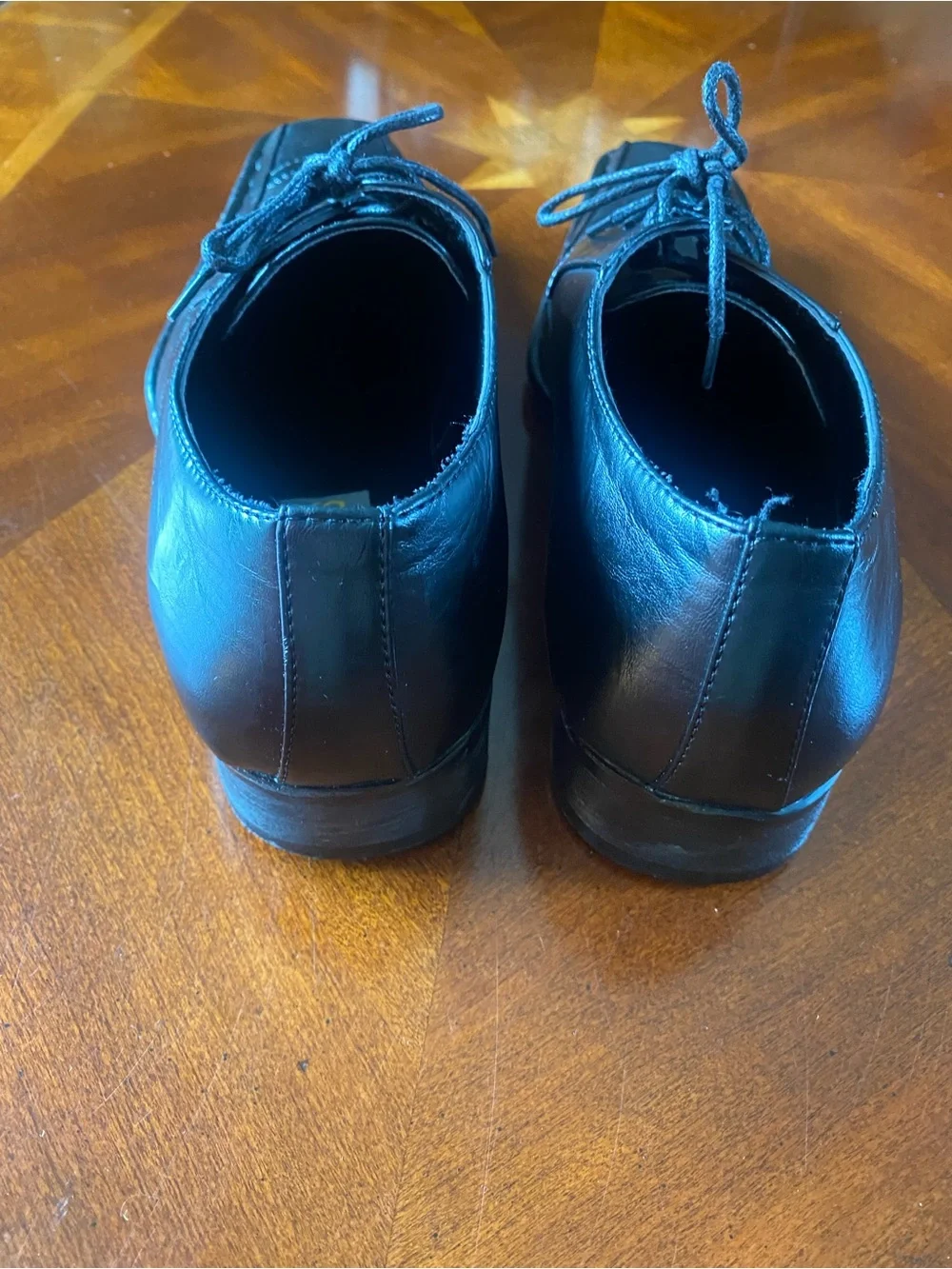 Men’s Black Leather Lace-Up Oxfords